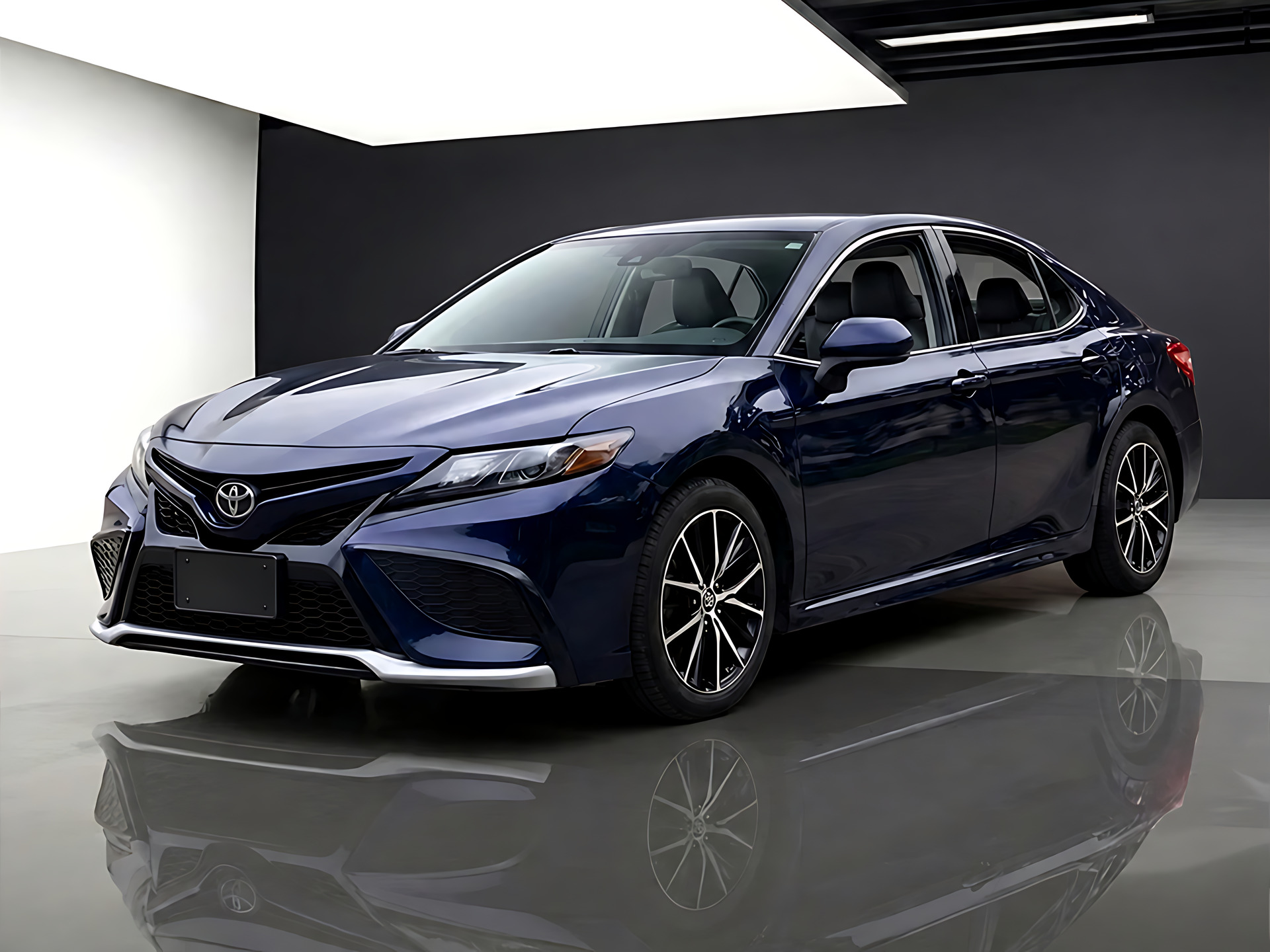 Фото 1: Toyota Camry 75 2021