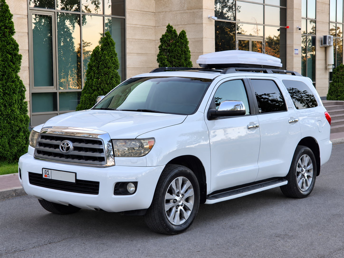 Фото 1: Toyota Sequoia 2009